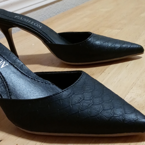 Heels - Picture 4 of 5